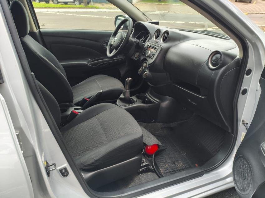 NISSAN Versa Sedan - Foto