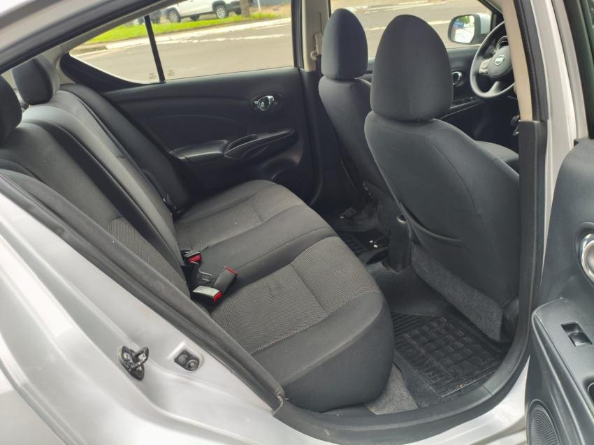 NISSAN Versa Sedan - Foto