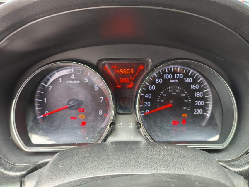 NISSAN Versa Sedan - Foto