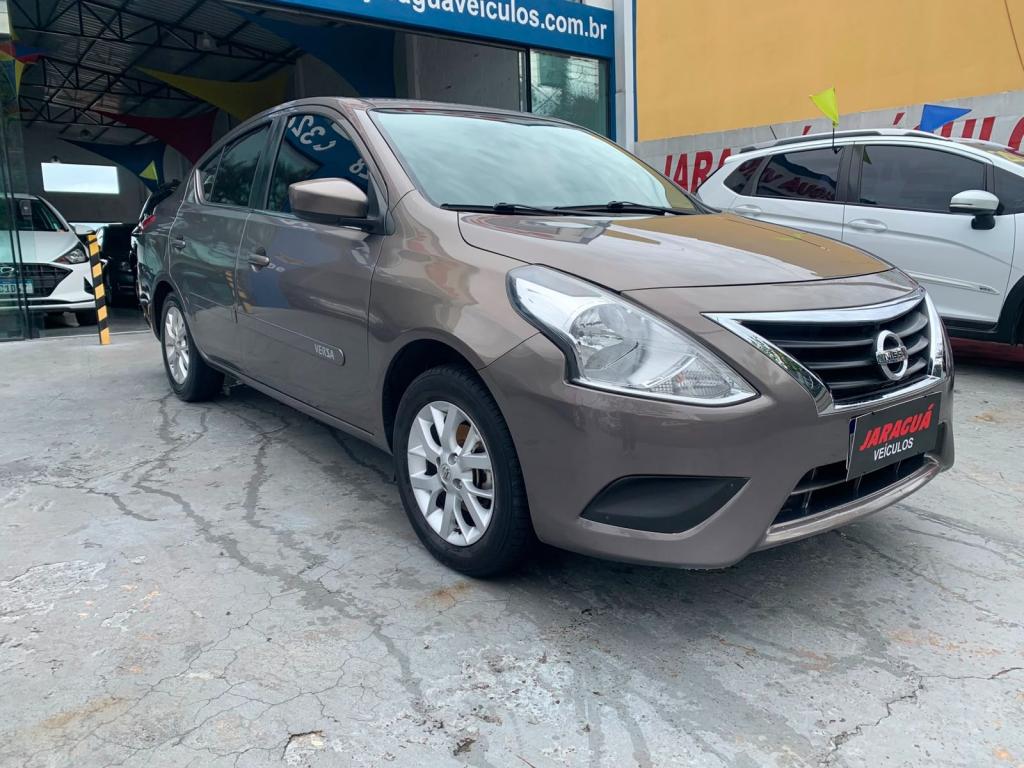 NISSAN Versa Sedan - Foto