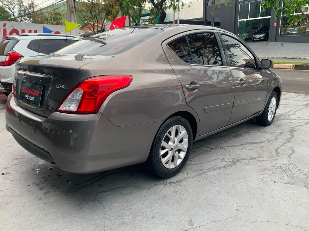 NISSAN Versa Sedan - Foto