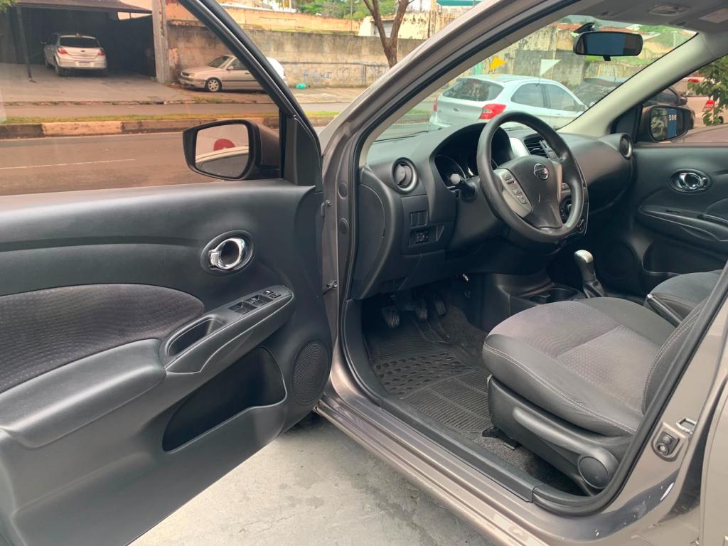 NISSAN Versa Sedan - Foto