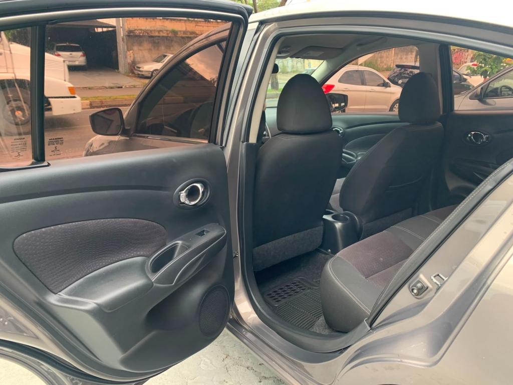 NISSAN Versa Sedan - Foto