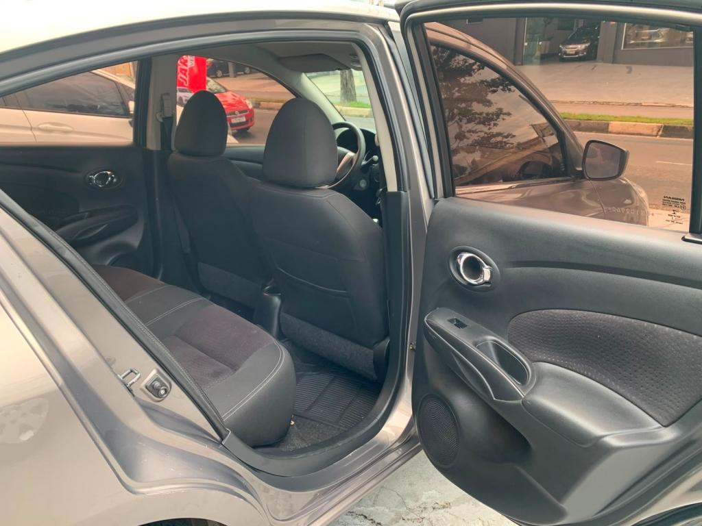 NISSAN Versa Sedan - Foto