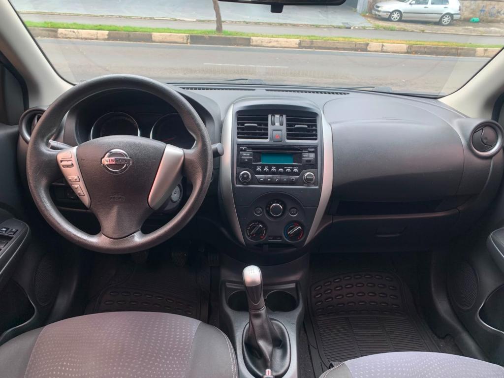 NISSAN Versa Sedan - Foto