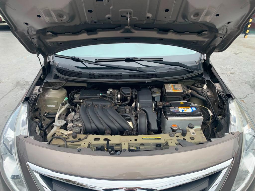 NISSAN Versa Sedan - Foto