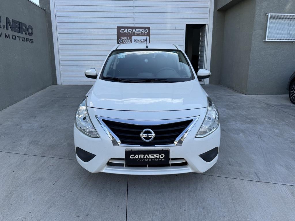NISSAN Versa Sedan - Foto