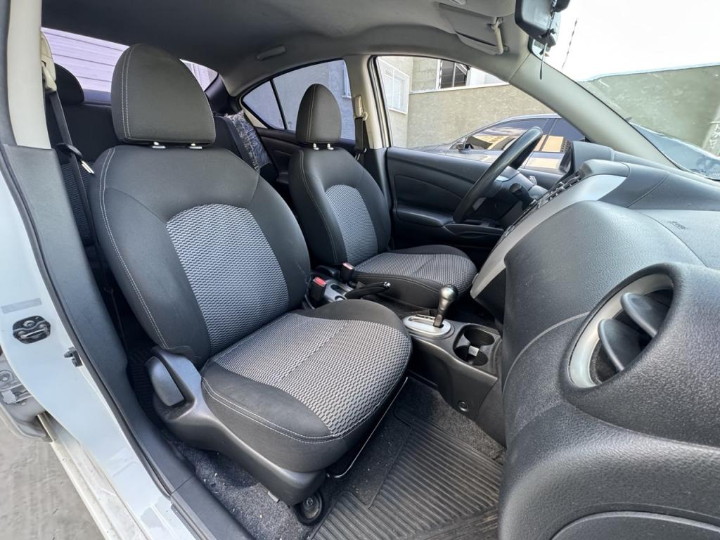 NISSAN Versa Sedan - Foto