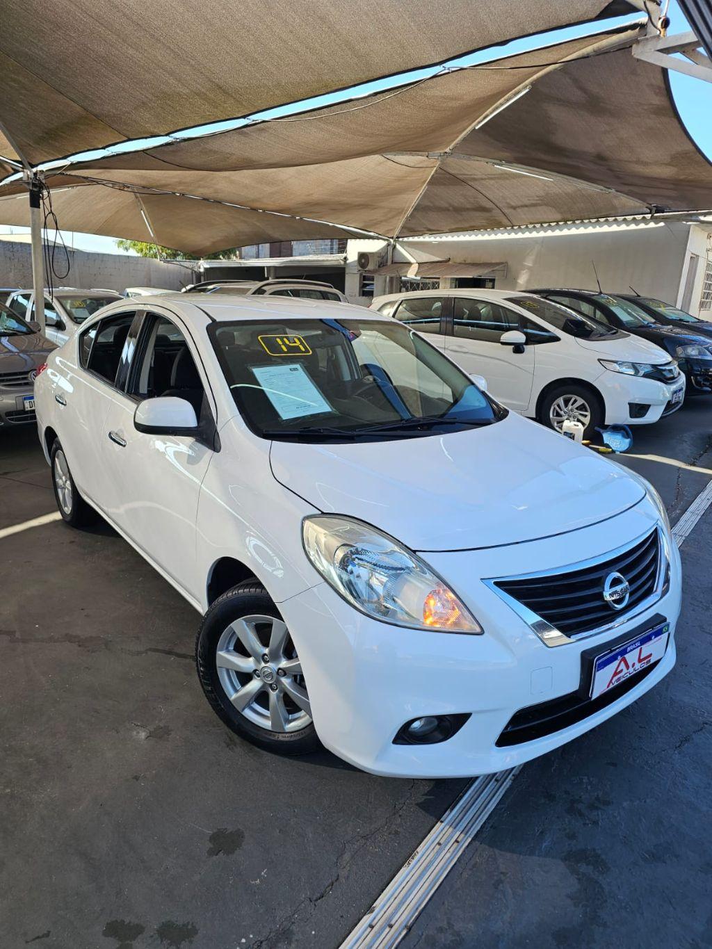 NISSAN Versa Sedan