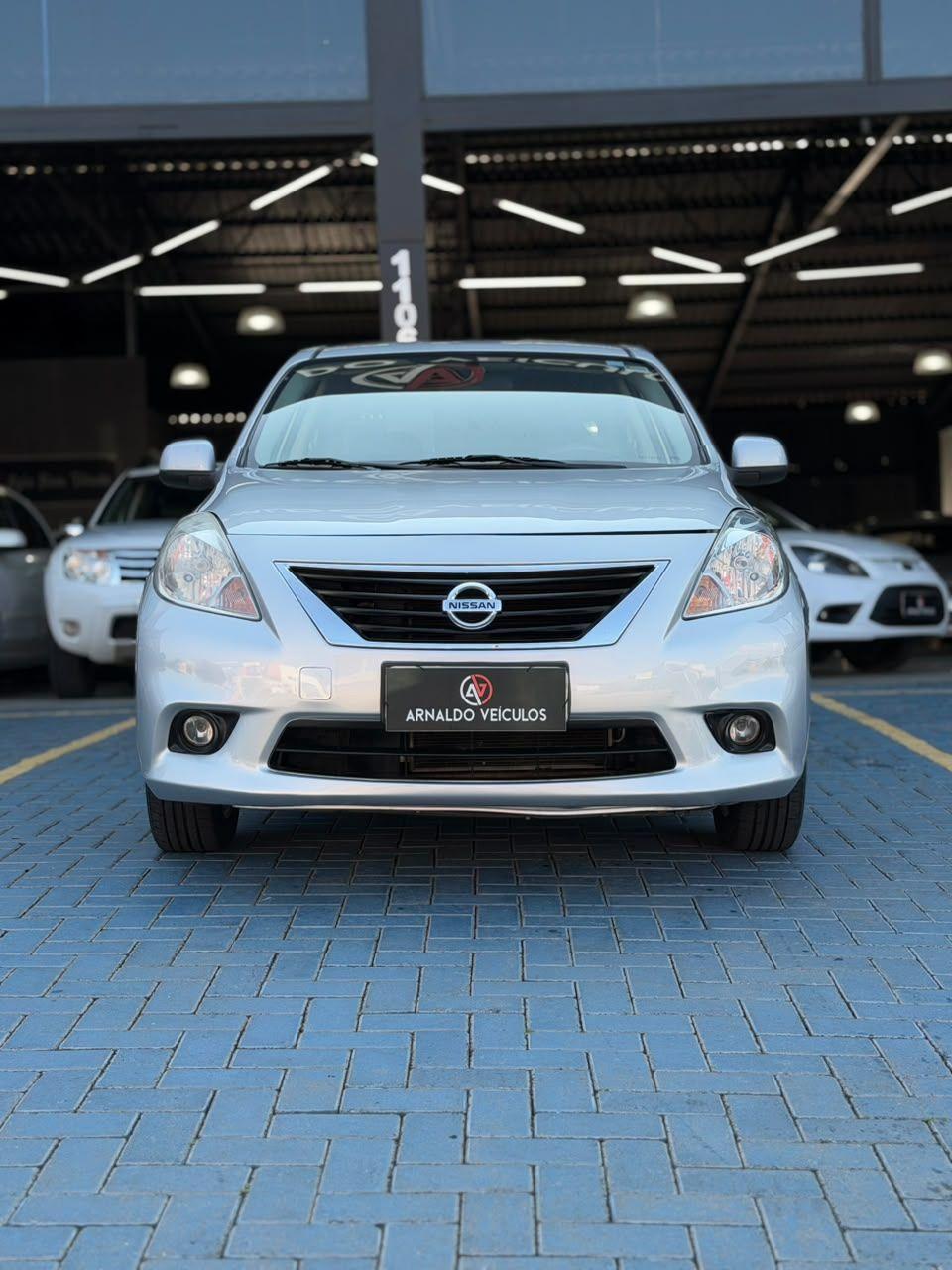 NISSAN Versa Sedan - Foto