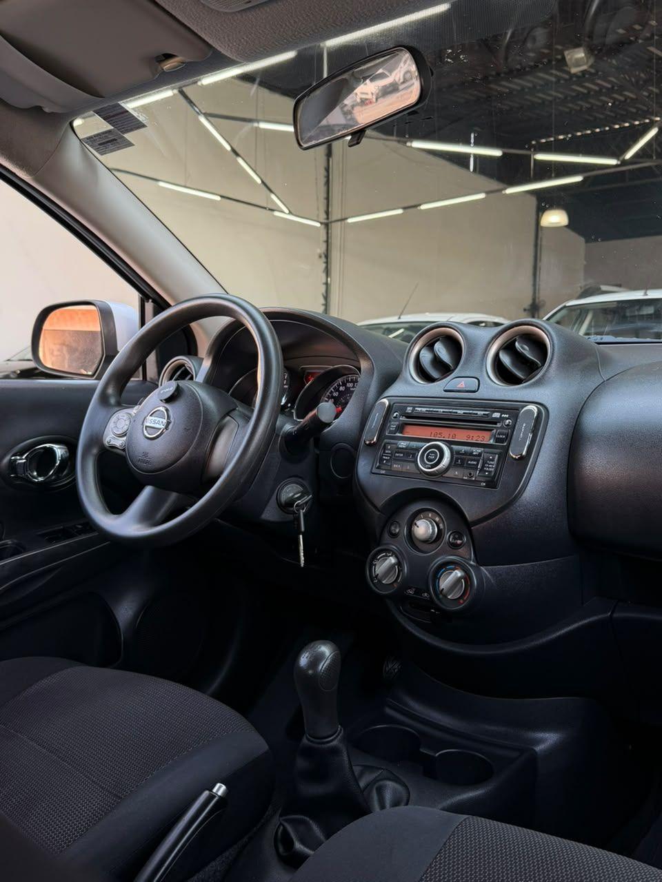 NISSAN Versa Sedan - Foto