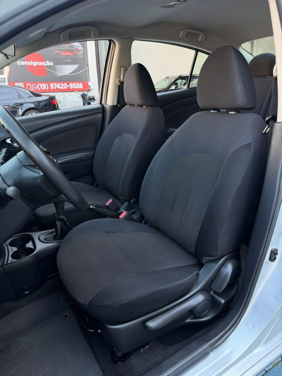 NISSAN Versa Sedan - Foto