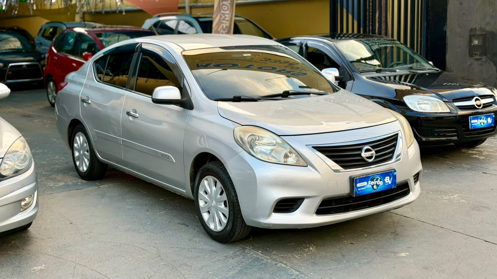 NISSAN Versa Sedan - Foto