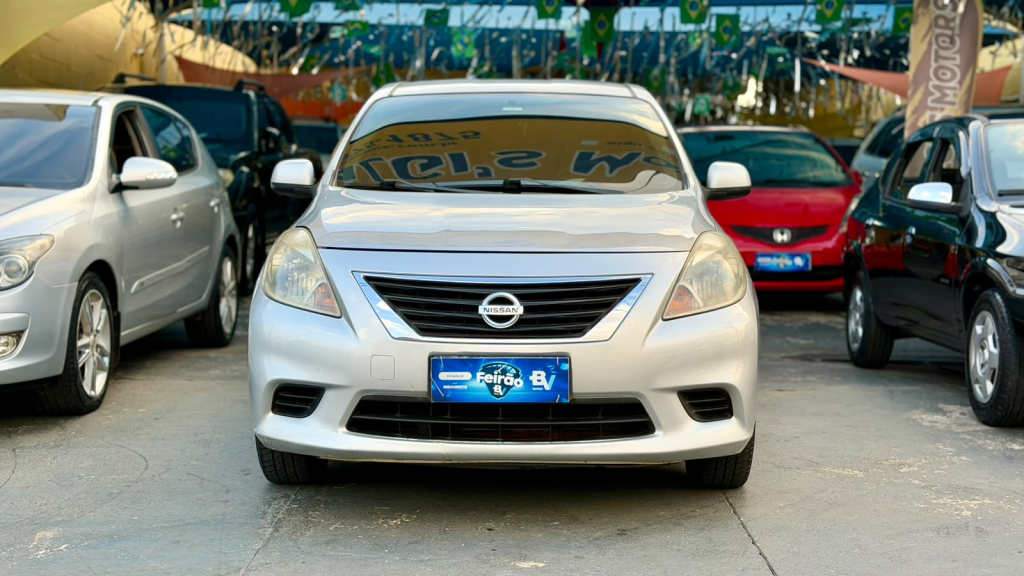NISSAN Versa Sedan - Foto