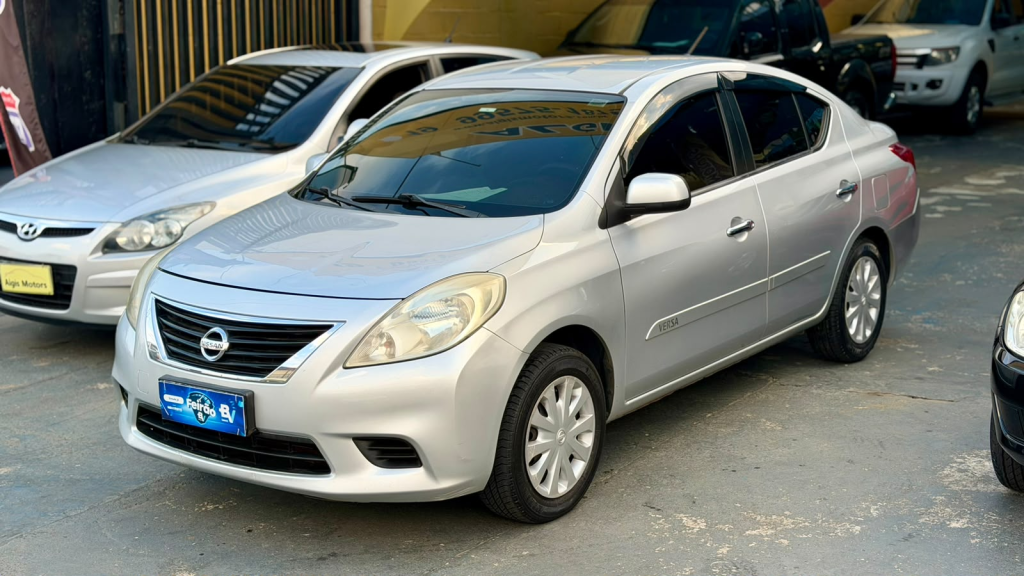NISSAN Versa Sedan - Foto