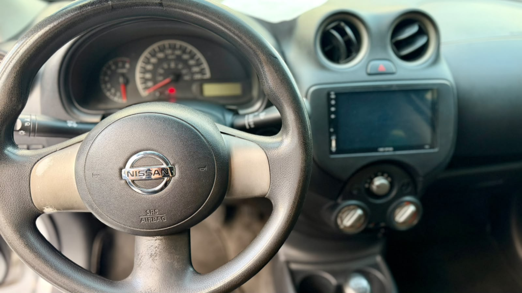 NISSAN Versa Sedan - Foto