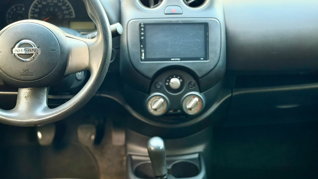 NISSAN Versa Sedan - Foto