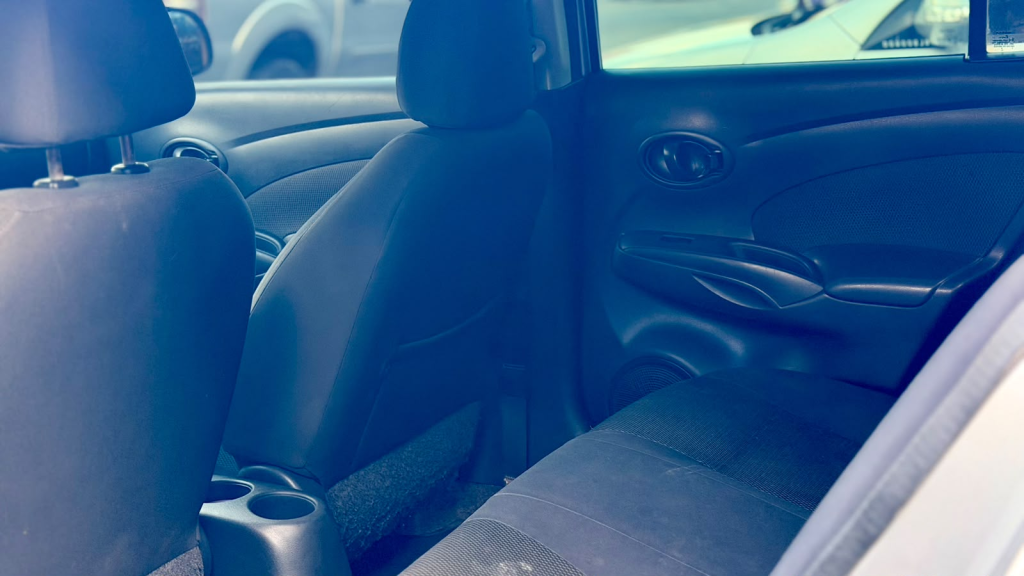 NISSAN Versa Sedan - Foto
