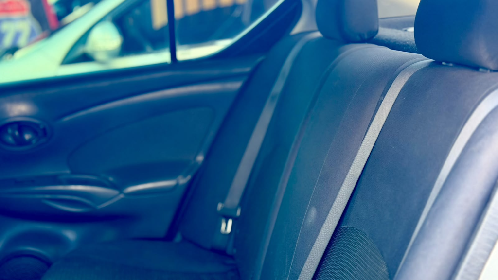 NISSAN Versa Sedan - Foto