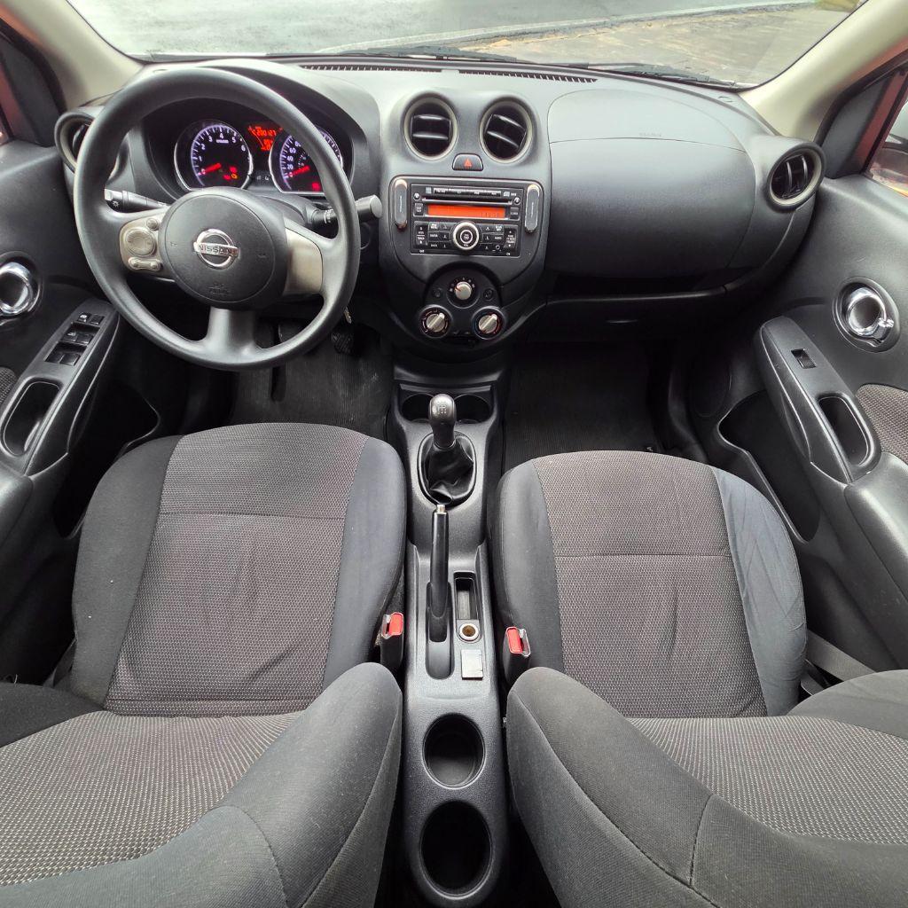 NISSAN Versa Sedan - Foto