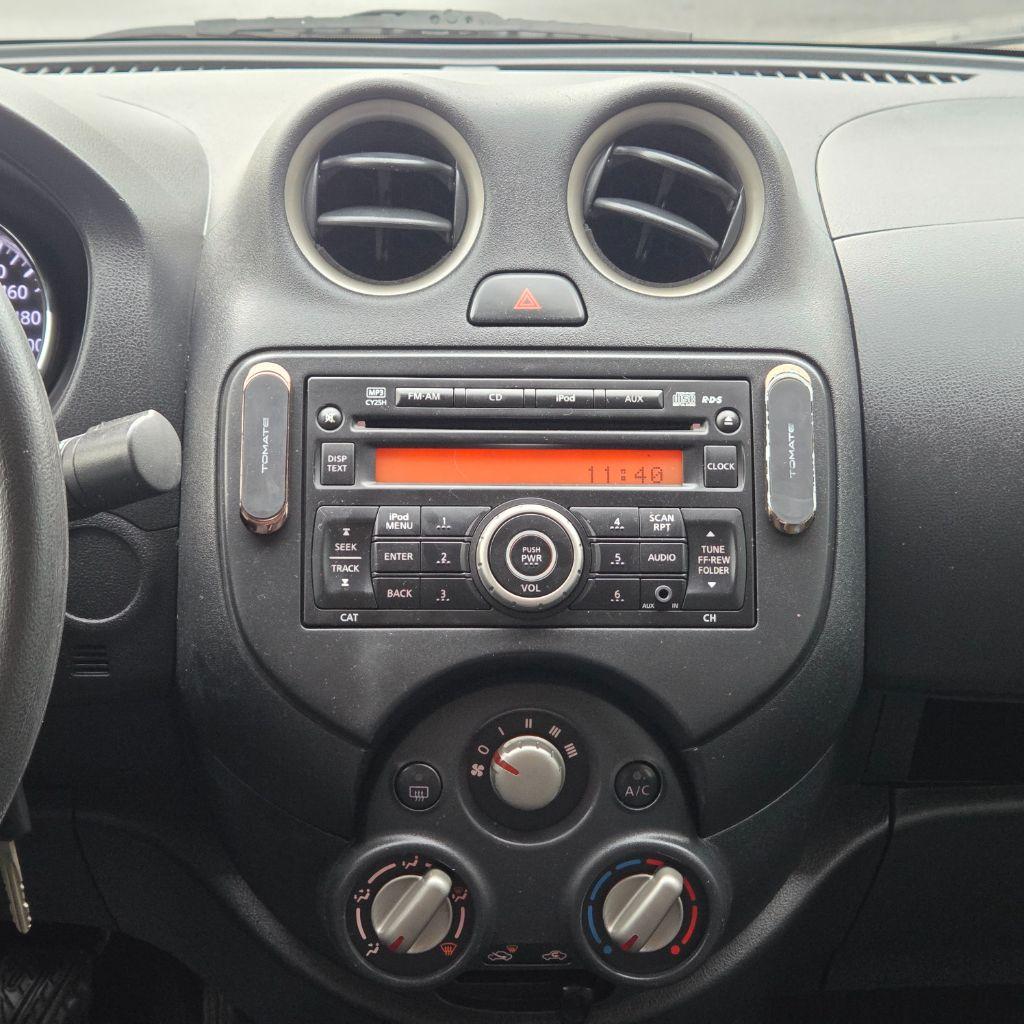 NISSAN Versa Sedan - Foto