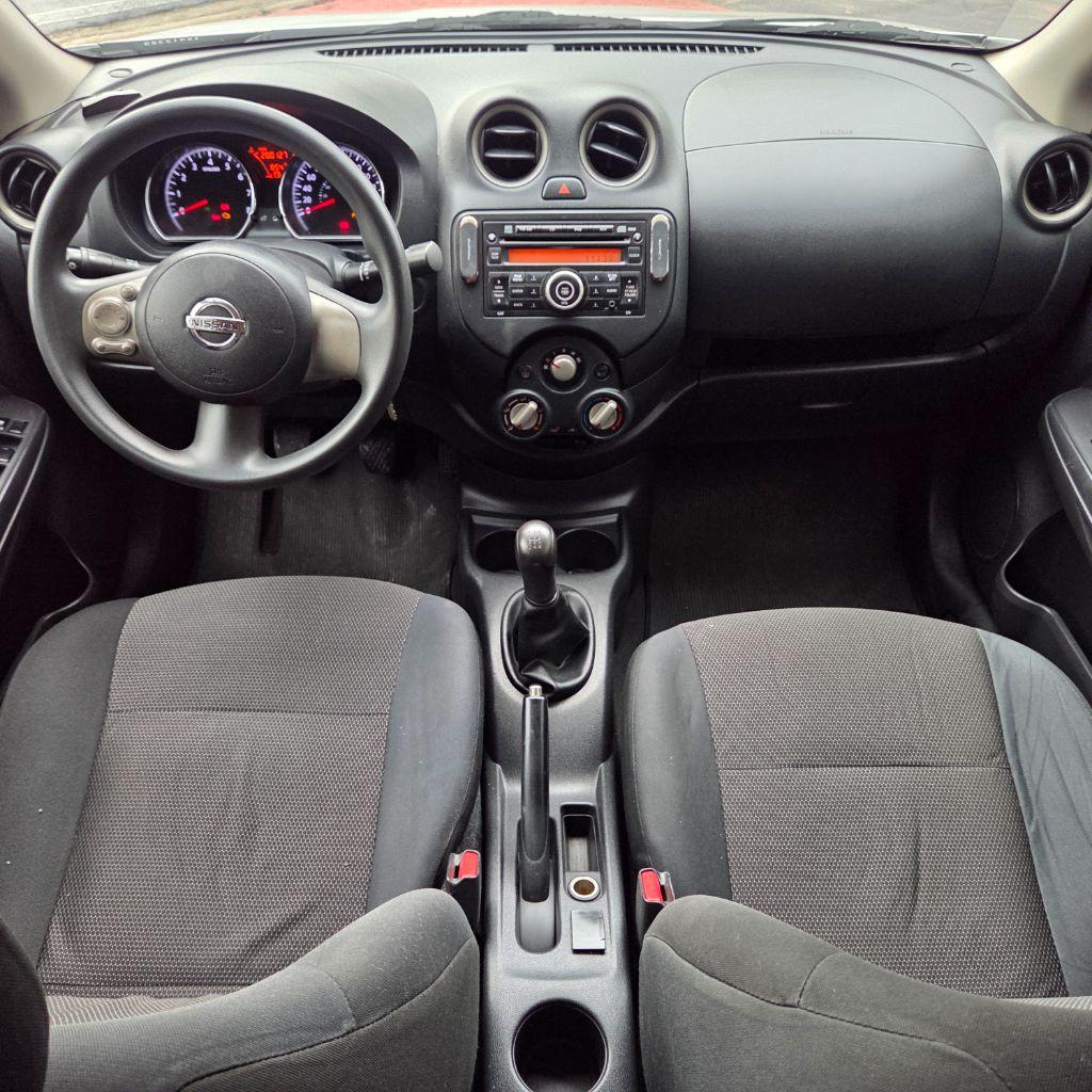 NISSAN Versa Sedan - Foto