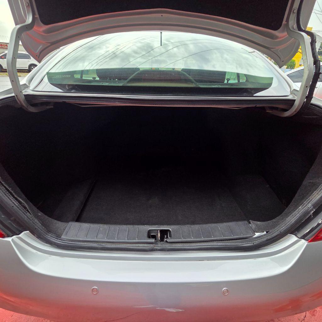 NISSAN Versa Sedan - Foto