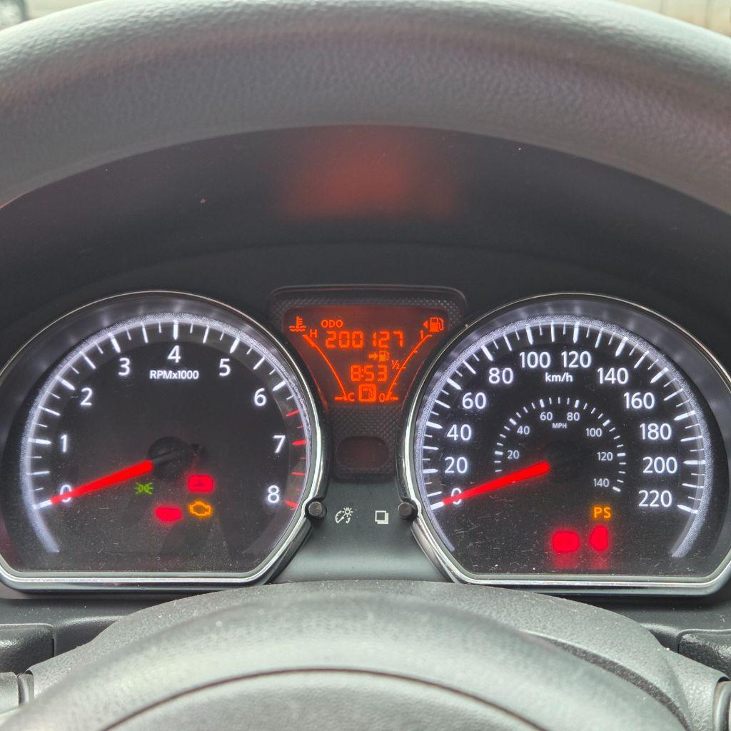 NISSAN Versa Sedan - Foto