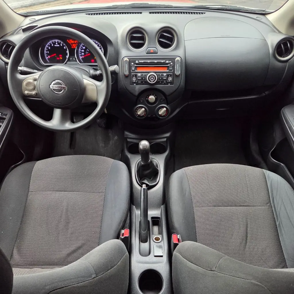 NISSAN Versa Sedan - Foto