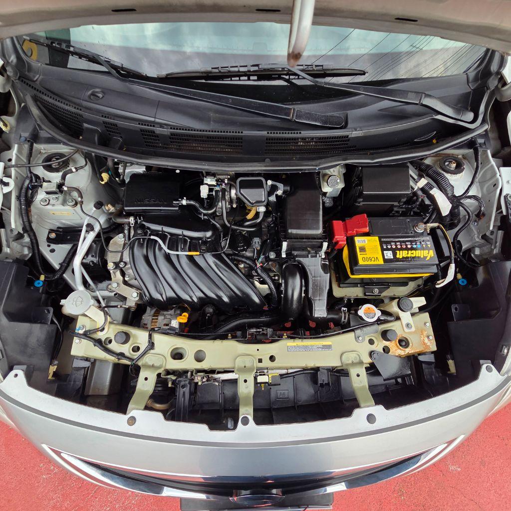 NISSAN Versa Sedan - Foto