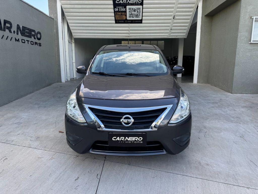 NISSAN Versa Sedan - Foto