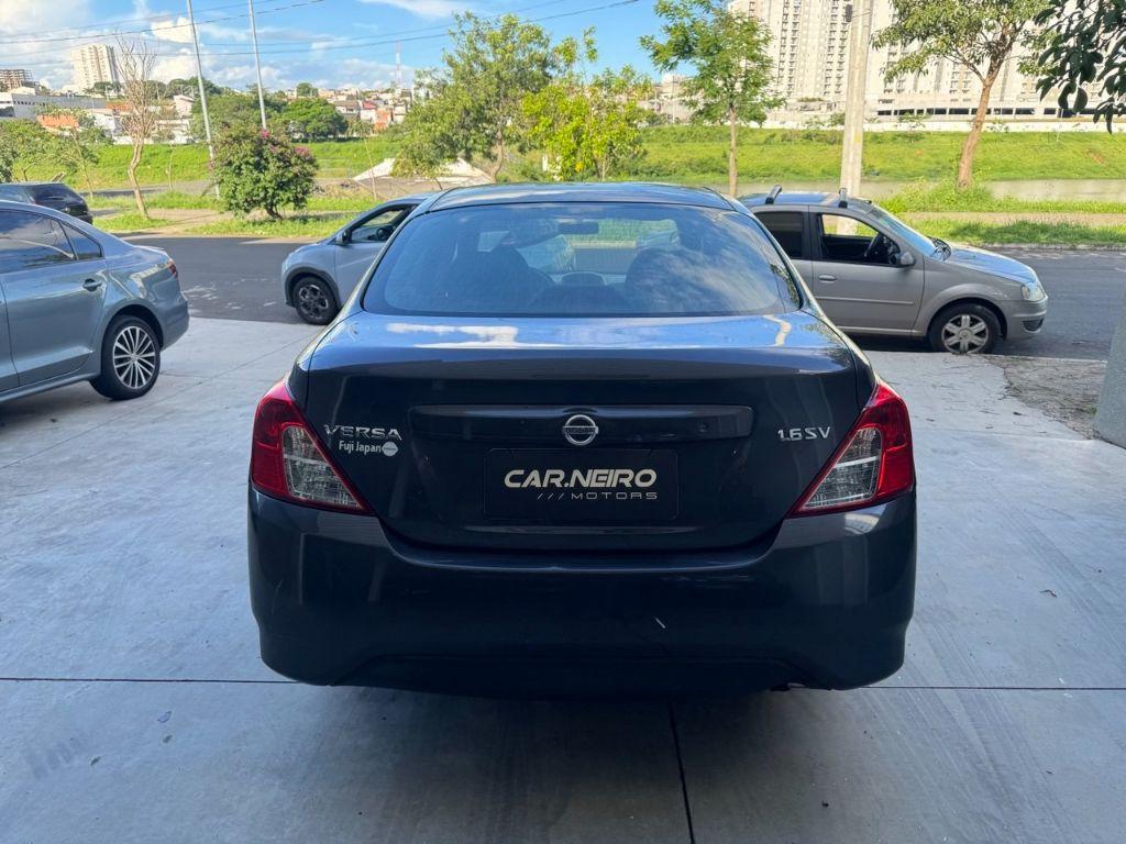 NISSAN Versa Sedan - Foto