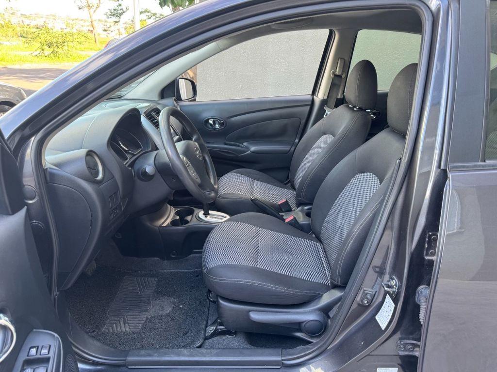 NISSAN Versa Sedan - Foto