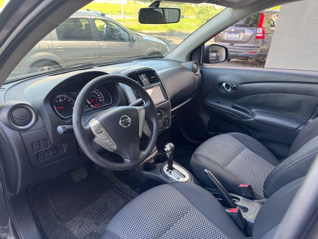 NISSAN Versa Sedan - Foto