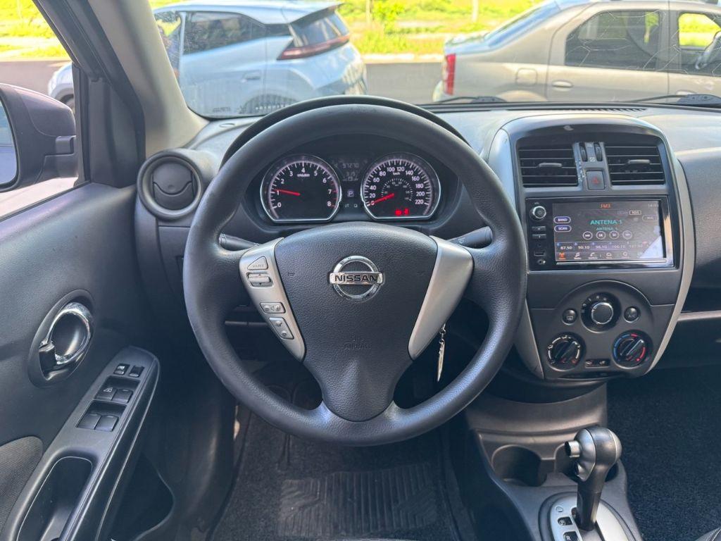 NISSAN Versa Sedan - Foto