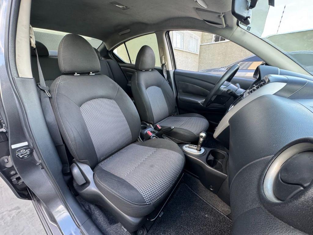 NISSAN Versa Sedan - Foto