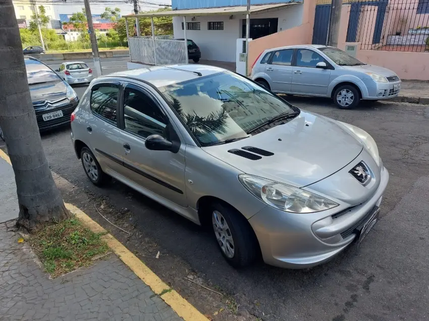 PEUGEOT 207 Hatch - Foto