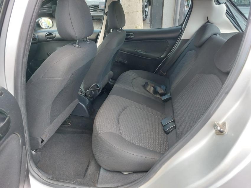 PEUGEOT 207 Hatch - Foto