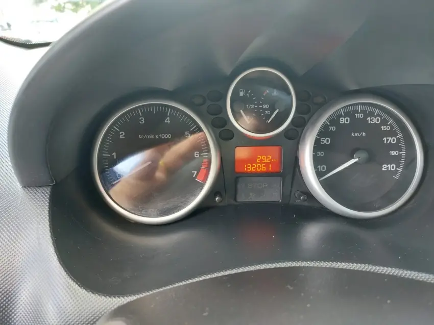 PEUGEOT 207 Hatch - Foto