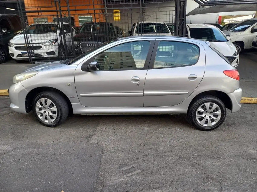 PEUGEOT 207 Hatch - Foto
