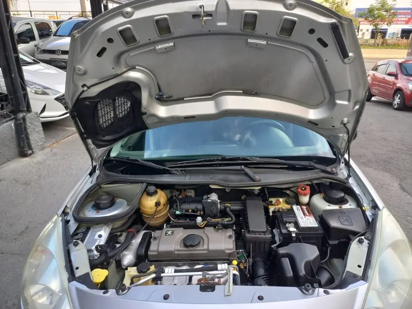 PEUGEOT 207 Hatch - Foto