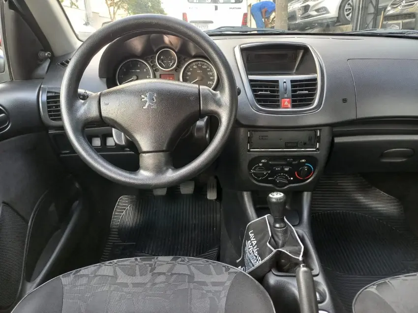 PEUGEOT 207 Hatch - Foto