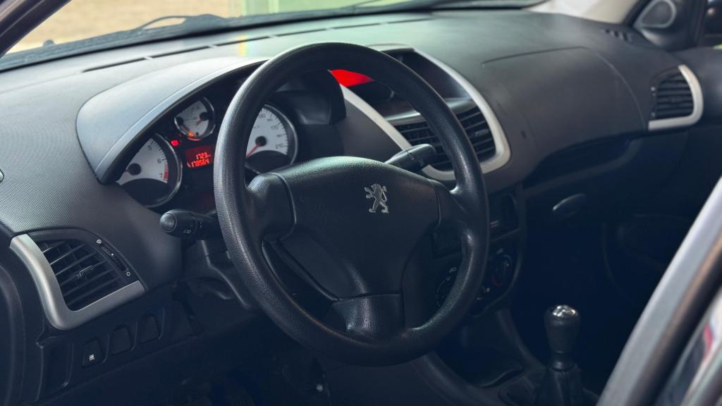 PEUGEOT 207 Hatch - Foto