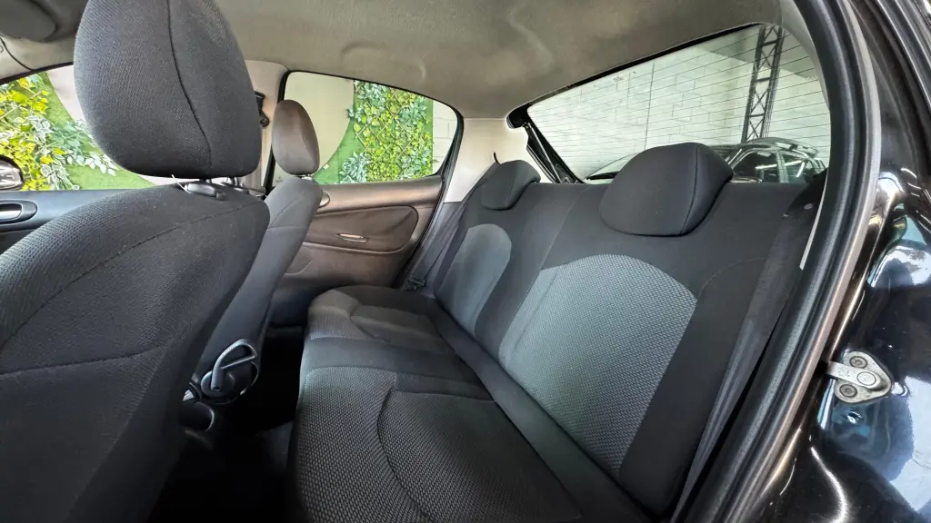 PEUGEOT 207 Hatch - Foto