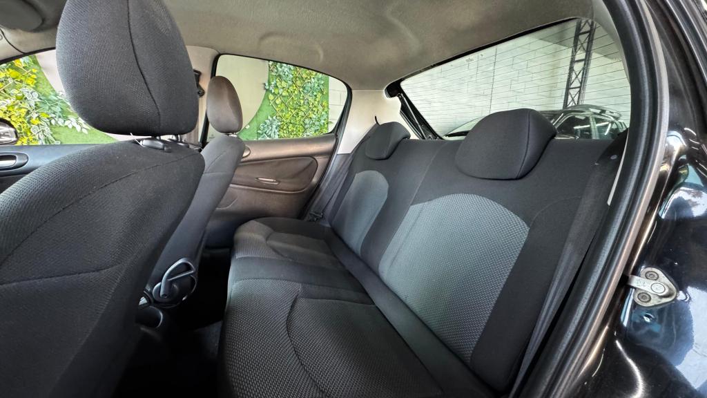 PEUGEOT 207 Hatch - Foto