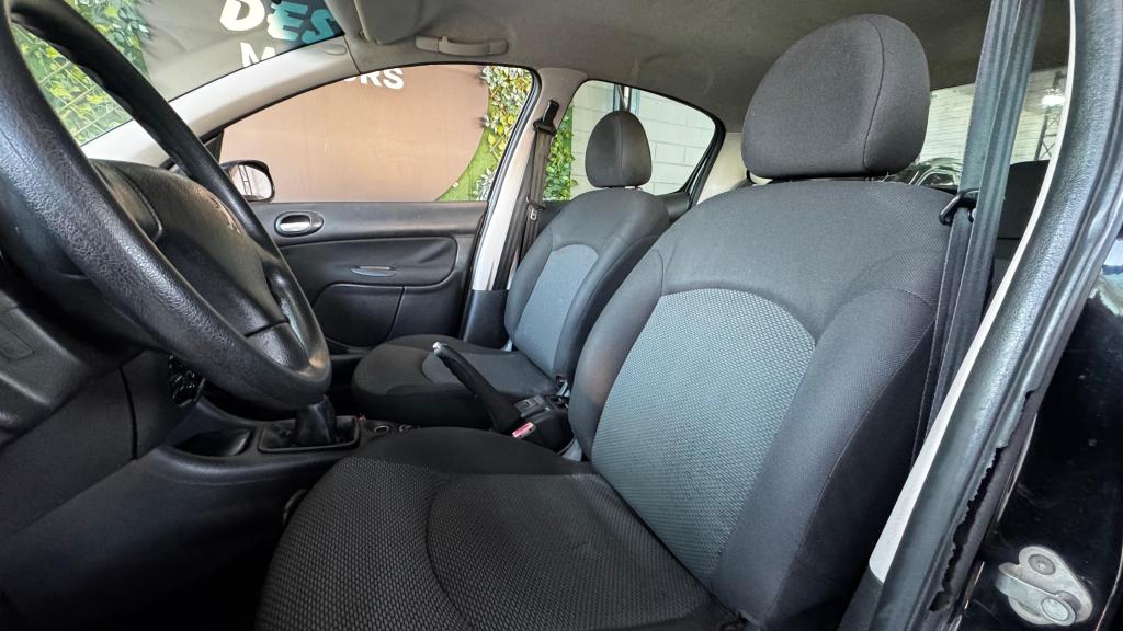 PEUGEOT 207 Hatch - Foto