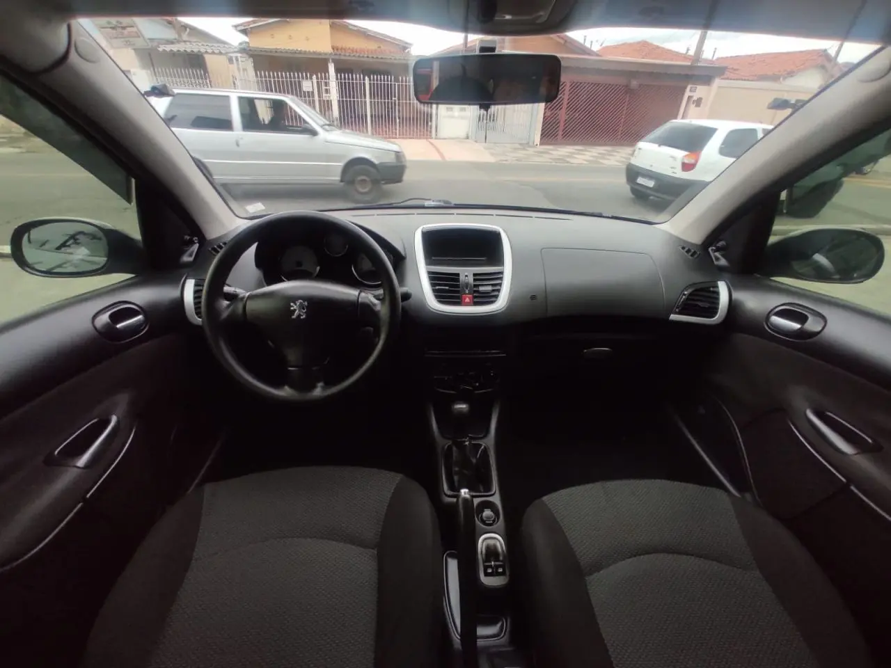 PEUGEOT 207 Hatch - Foto