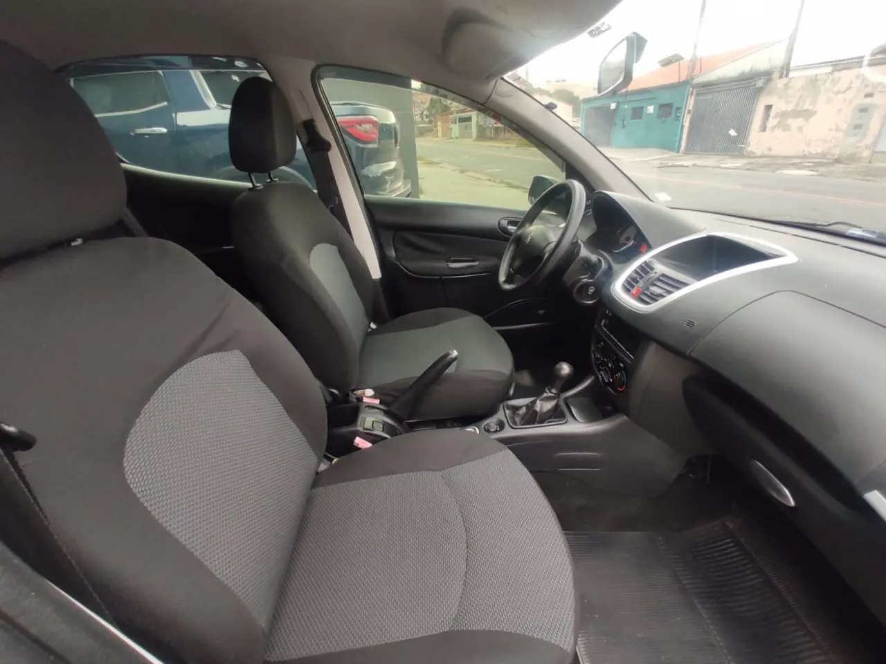 PEUGEOT 207 Hatch - Foto