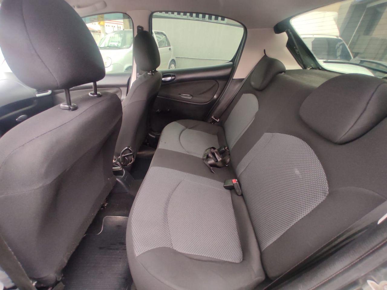 PEUGEOT 207 Hatch - Foto