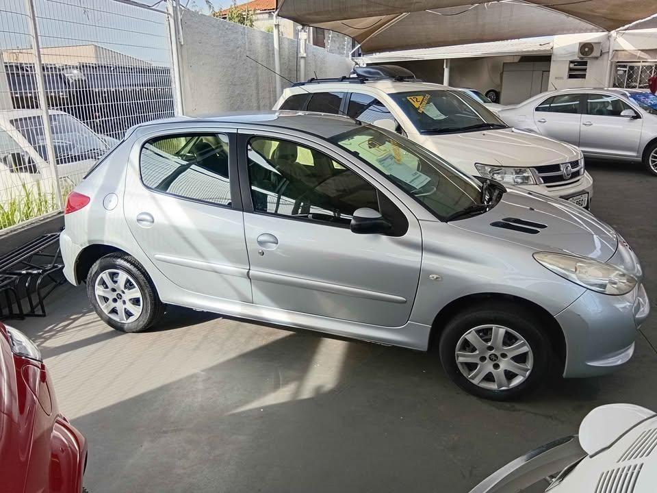 PEUGEOT 207 Hatch - Foto